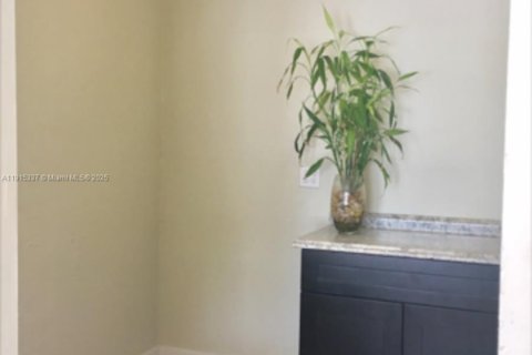 Casa en alquiler en Miami, Florida, 3 dormitorios, 119.84 m2 № 1971561 - foto 27