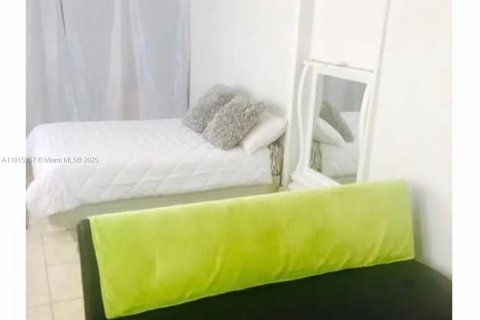 Casa en alquiler en Miami, Florida, 3 dormitorios, 119.84 m2 № 1971561 - foto 26