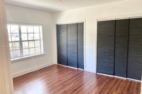 Casa en alquiler en Miami, Florida, 3 dormitorios, 119.84 m2 № 1971561 - foto 16