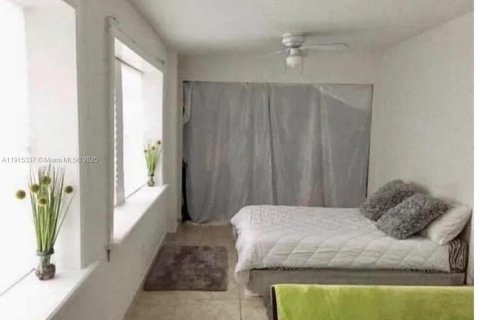 Casa en alquiler en Miami, Florida, 3 dormitorios, 119.84 m2 № 1971561 - foto 25