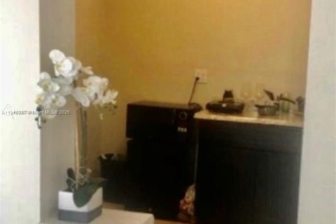 Casa en alquiler en Miami, Florida, 3 dormitorios, 119.84 m2 № 1971561 - foto 20