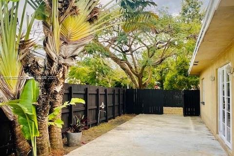 Casa en alquiler en Miami, Florida, 3 dormitorios, 119.84 m2 № 1971561 - foto 29