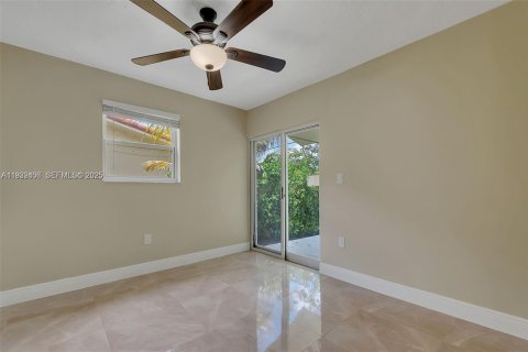 Снять в аренду виллу или дом в Катлер-Бей, Флорида 2 спальни, 98.1м2, № 1990862 - фото 11