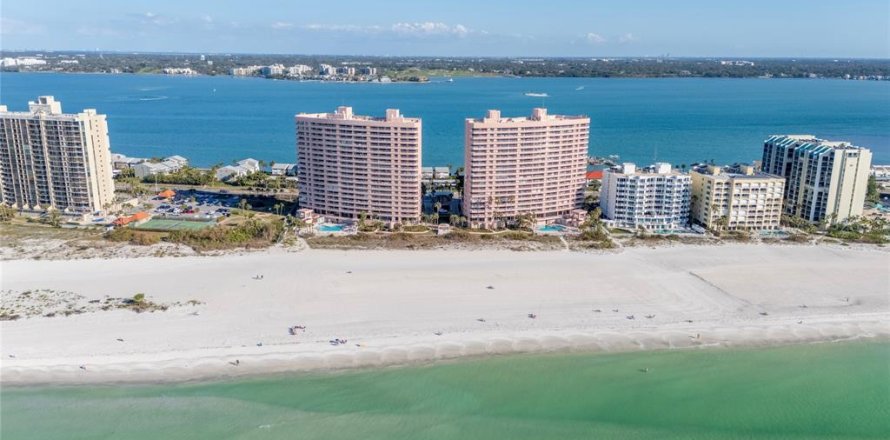 Condominio en Clearwater, Florida, 2 dormitorios № 1795325
