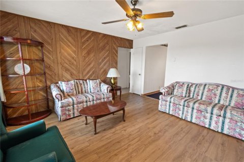 House in Bartow, Florida 7 bedrooms, 412.86 sq.m. № 2216716 - photo 4
