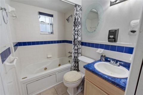 House in Bartow, Florida 7 bedrooms, 412.86 sq.m. № 2216716 - photo 22