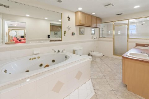 House in Bartow, Florida 7 bedrooms, 412.86 sq.m. № 2216716 - photo 13
