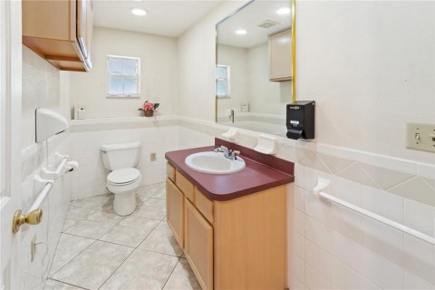 House in Bartow, Florida 7 bedrooms, 412.86 sq.m. № 2216716 - photo 26