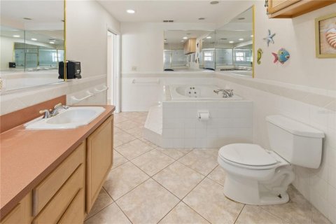 House in Bartow, Florida 7 bedrooms, 412.86 sq.m. № 2216716 - photo 14