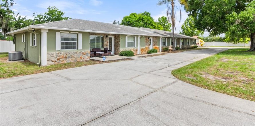 House in Bartow, Florida 7 bedrooms, 412.86 sq.m. № 2216716