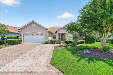 House in Ocala, Florida 3 bedrooms, 216.93 sq.m. № 2344969