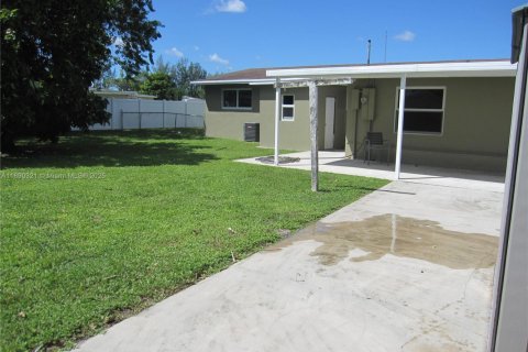 Villa ou maison à louer à West Park, Floride: 5 chambres, 209.03 m2 № 1946877 - photo 6
