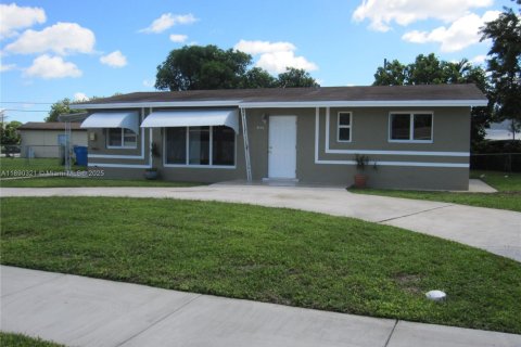 Villa ou maison à louer à West Park, Floride: 5 chambres, 209.03 m2 № 1946877 - photo 2