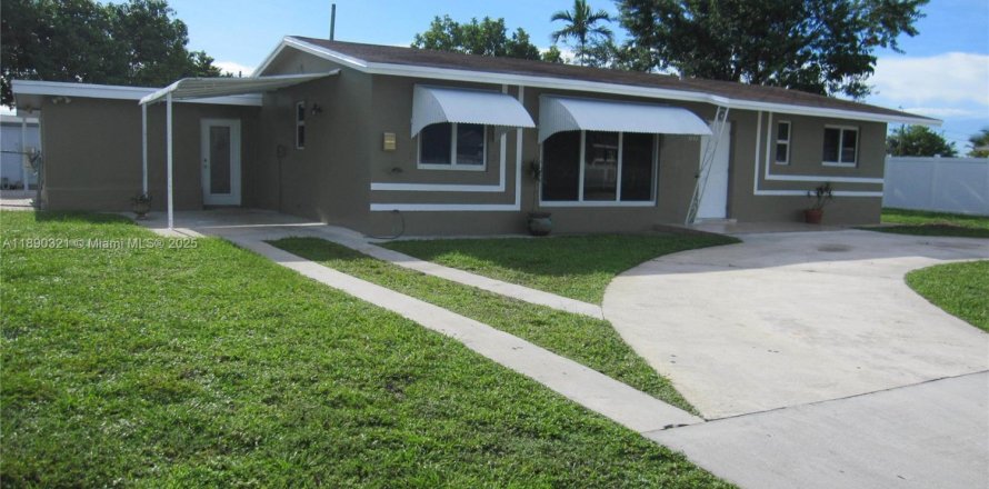 Villa ou maison à West Park, Floride 5 chambres, 209.03 m2 № 1946877