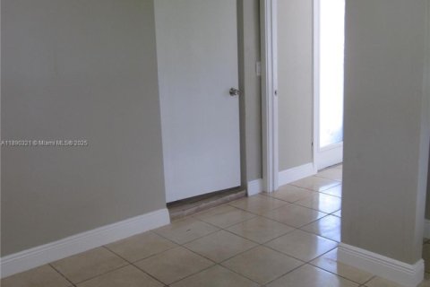 Villa ou maison à louer à West Park, Floride: 5 chambres, 209.03 m2 № 1946877 - photo 25
