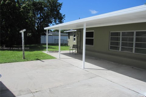 Villa ou maison à louer à West Park, Floride: 5 chambres, 209.03 m2 № 1946877 - photo 4
