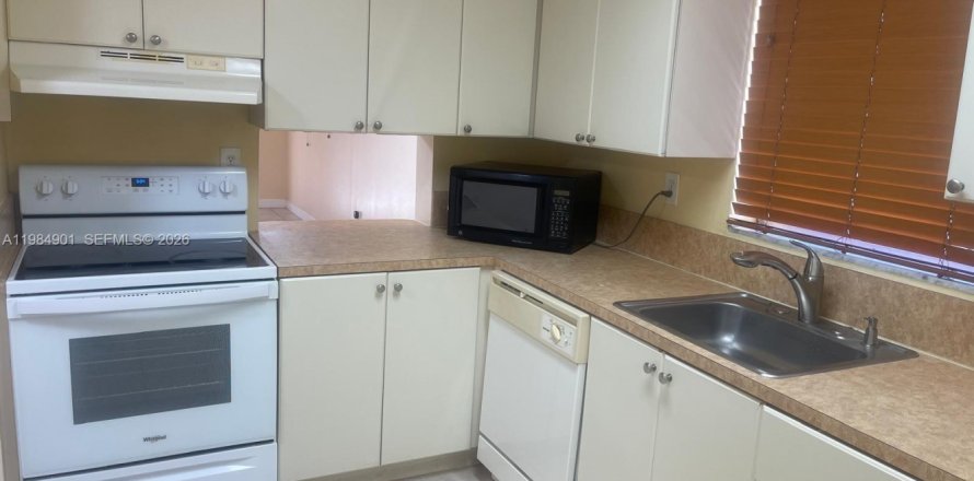 Кондоминиум с 2 спальнями в Майами, Флорида № 2045912