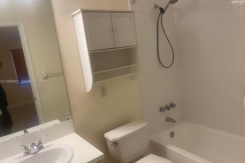 Купить кондоминиум в Майами, Флорида 2 спальни, 105.91м2, № 2045912 - фото 5