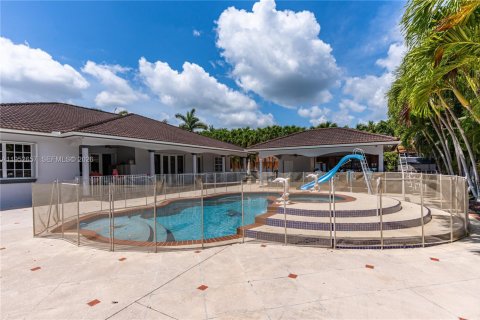 House in Miami, Florida 5 bedrooms, 308.34 sq.m. № 2087937 - photo 30