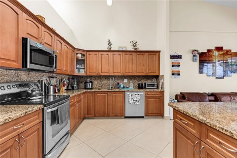 House in Miami, Florida 5 bedrooms, 308.34 sq.m. № 2087937 - photo 10