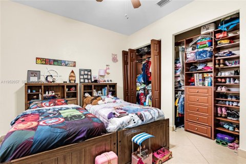 House in Miami, Florida 5 bedrooms, 308.34 sq.m. № 2087937 - photo 25