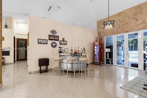 House in Miami, Florida 5 bedrooms, 308.34 sq.m. № 2087937 - photo 5
