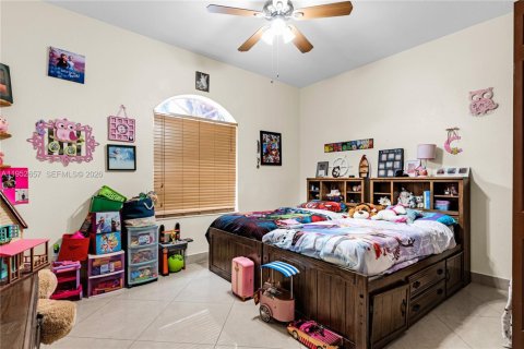 House in Miami, Florida 5 bedrooms, 308.34 sq.m. № 2087937 - photo 26
