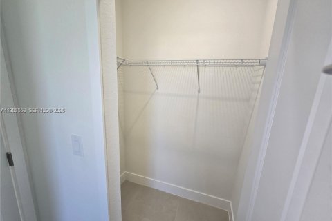 Купить виллу или дом в Хомстед, Флорида 4 спальни, № 2018029 - фото 21