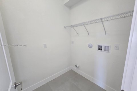 Купить виллу или дом в Хомстед, Флорида 4 спальни, № 2018029 - фото 29