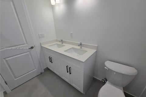 Купить виллу или дом в Хомстед, Флорида 4 спальни, № 2018029 - фото 16