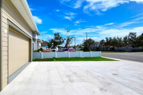 Casa en venta en Saint Petersburg, Florida, 4 dormitorios, 202.9 m2 № 1436722 - foto 4