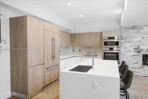 Touwnhouse à vendre à Miami, Floride: 3 chambres, 207.73 m2 № 2397466 - photo 28