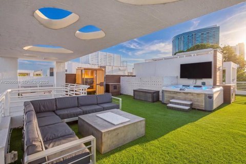 Touwnhouse à vendre à Miami, Floride: 3 chambres, 207.73 m2 № 2397466 - photo 3