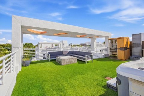 Touwnhouse à vendre à Miami, Floride: 3 chambres, 207.73 m2 № 2397466 - photo 5