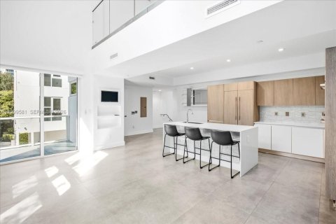 Touwnhouse à vendre à Miami, Floride: 3 chambres, 207.73 m2 № 2397466 - photo 24