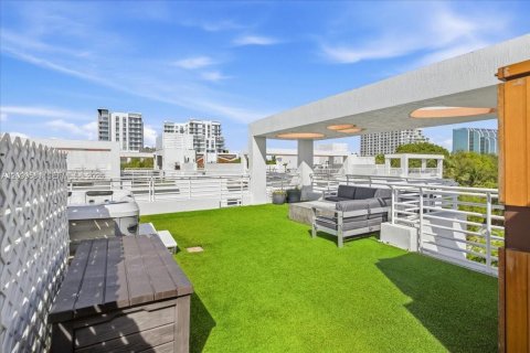 Touwnhouse à vendre à Miami, Floride: 3 chambres, 207.73 m2 № 2397466 - photo 6