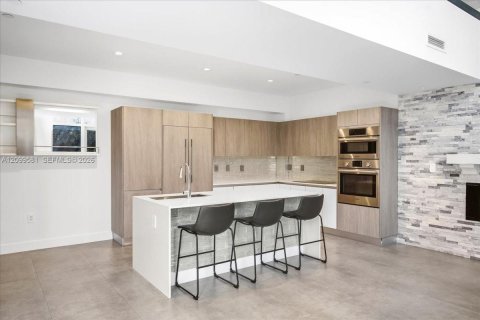 Touwnhouse à vendre à Miami, Floride: 3 chambres, 207.73 m2 № 2397466 - photo 19