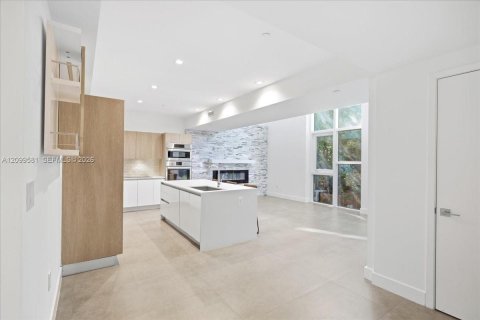 Touwnhouse à vendre à Miami, Floride: 3 chambres, 207.73 m2 № 2397466 - photo 16