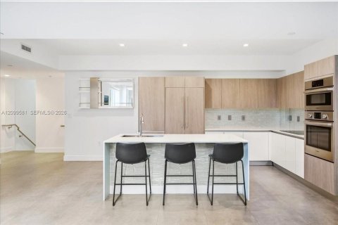 Touwnhouse à vendre à Miami, Floride: 3 chambres, 207.73 m2 № 2397466 - photo 20