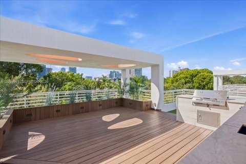 Touwnhouse à vendre à Miami, Floride: 3 chambres, 207.73 m2 № 2397466 - photo 12
