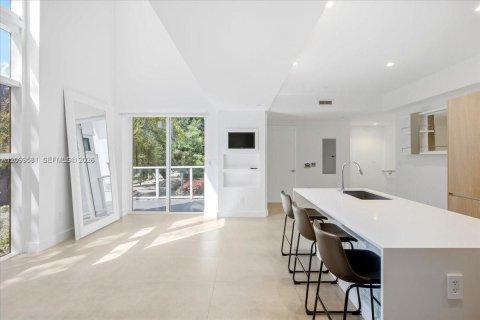 Touwnhouse à vendre à Miami, Floride: 3 chambres, 207.73 m2 № 2397466 - photo 25