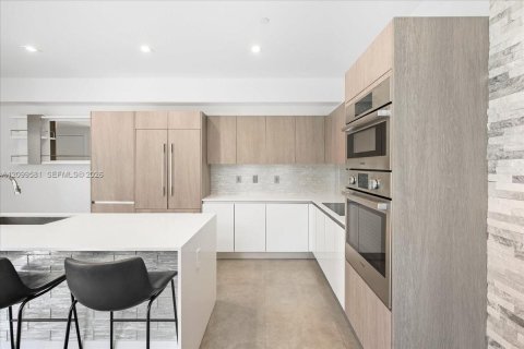 Touwnhouse à vendre à Miami, Floride: 3 chambres, 207.73 m2 № 2397466 - photo 21