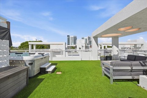 Touwnhouse à vendre à Miami, Floride: 3 chambres, 207.73 m2 № 2397466 - photo 7