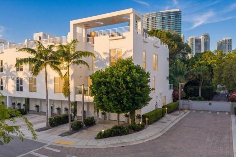 Touwnhouse à Miami, Floride 3 chambres, 207.73 m2 № 2397466