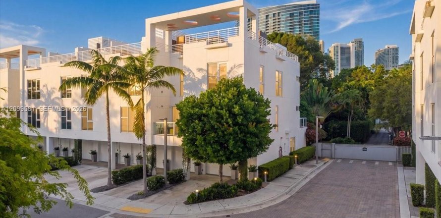 Touwnhouse à Miami, Floride 3 chambres, 207.73 m2 № 2397466