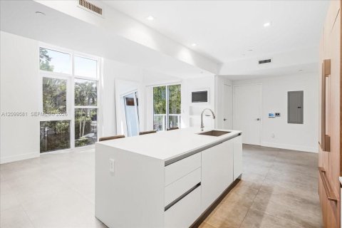 Touwnhouse à vendre à Miami, Floride: 3 chambres, 207.73 m2 № 2397466 - photo 30