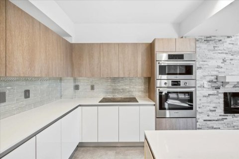 Touwnhouse à vendre à Miami, Floride: 3 chambres, 207.73 m2 № 2397466 - photo 29