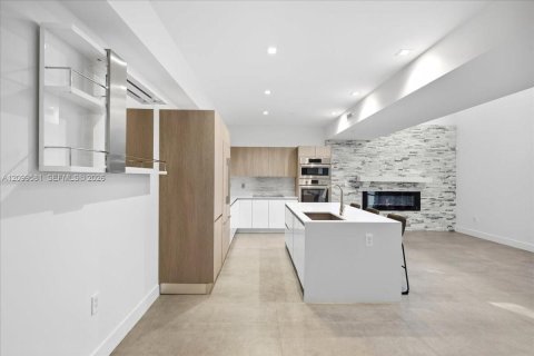 Touwnhouse à vendre à Miami, Floride: 3 chambres, 207.73 m2 № 2397466 - photo 17