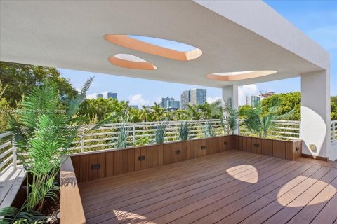Touwnhouse à vendre à Miami, Floride: 3 chambres, 207.73 m2 № 2397466 - photo 13