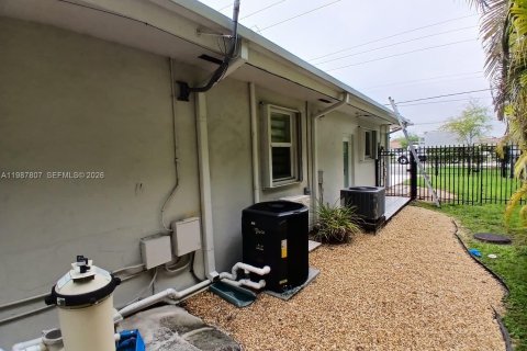 Купить виллу или дом в Саут-Майами, Флорида 4 спальни, 190.26м2, № 2048999 - фото 19